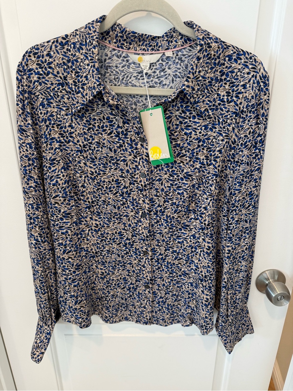 Boden Men's Button-Down Shirt in Navy and Cream Leaf Print